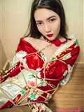 [Toutiao headline goddess] April 8, 2018 Feng Xuejiao 2m white sofa(59)